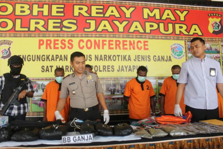 POLRES JAYAPURA ” Tangkap Enam Pelaku Penyalahgunaan  Narkotika Jenis Ganja ” dan Amankan BB.5 kg Ganja.