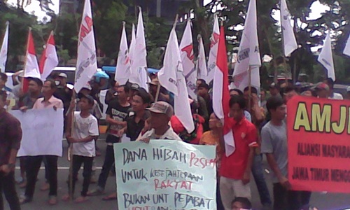 Massa Desak Kejati Jatim Usut Kasus Korupsi P2SEM