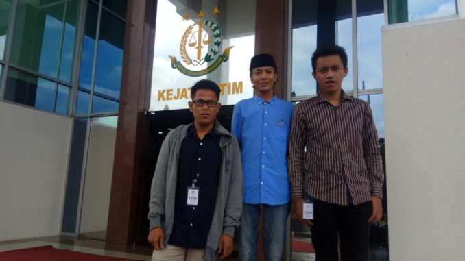 Tuntut Pengusutan Kasus P2SEM,  Mahasiswa Datangi Kejati Jatim