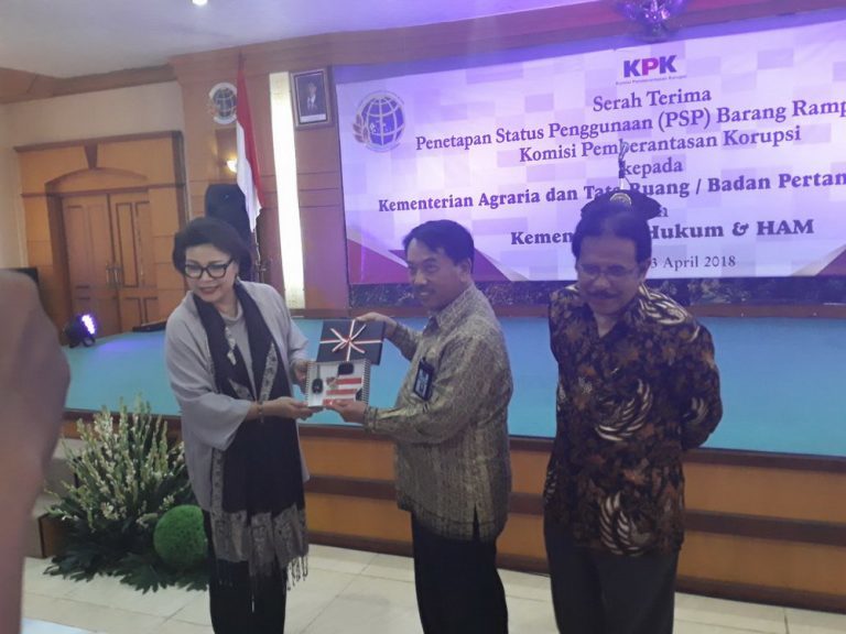 KPK Serahkan Aset Rampasan Negara Hasil Tindak Pidana Korupsi Yang Berkekuatan Hukum Tetap