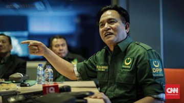 Melalui Jalan Hukum, Yusril Siap Gugat Perpres Soal TKA ke MA