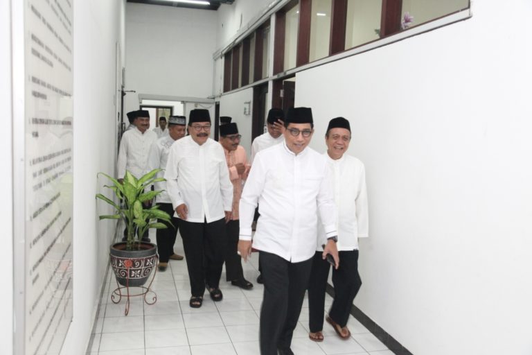 Gubernur Jatim Hadiri Buka Puasa Bersama Dengan Keluarga Besar Pengadilan Tinggi Jatim