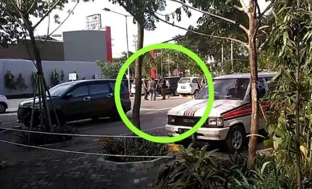 Satu Orang di Ciduk di Graha Pena,  Di duga Terlibat Perencanaan Bom di Surabaya…