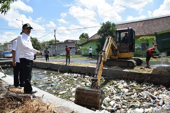 Pemkab Sidoarjo Gagas Perdes Sebagai Solusi Tumpukan Sampah di Sungai