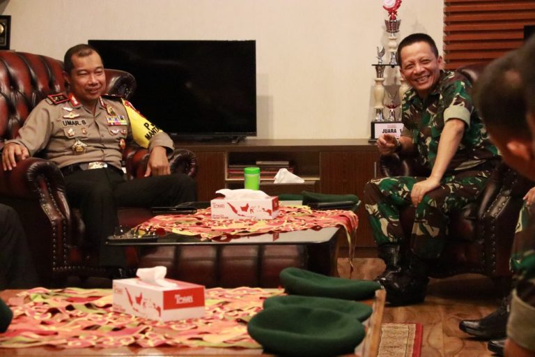 Bentuk Sinergitas TNI-POLRI, Panglima 3 Kostrad Silaturahmi dengan Kapolda Sulsel