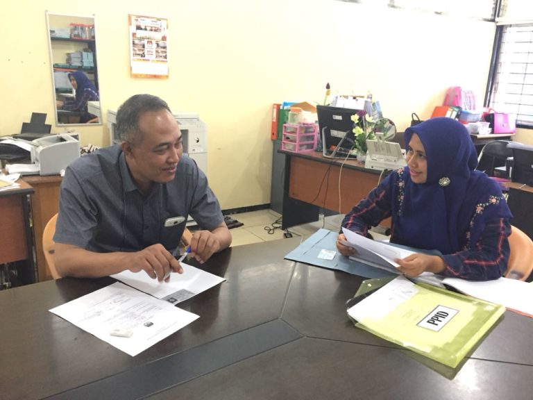 Sambangi KPU Surabaya LO Partai Demokrat  Ajukan Permohonan Informasi