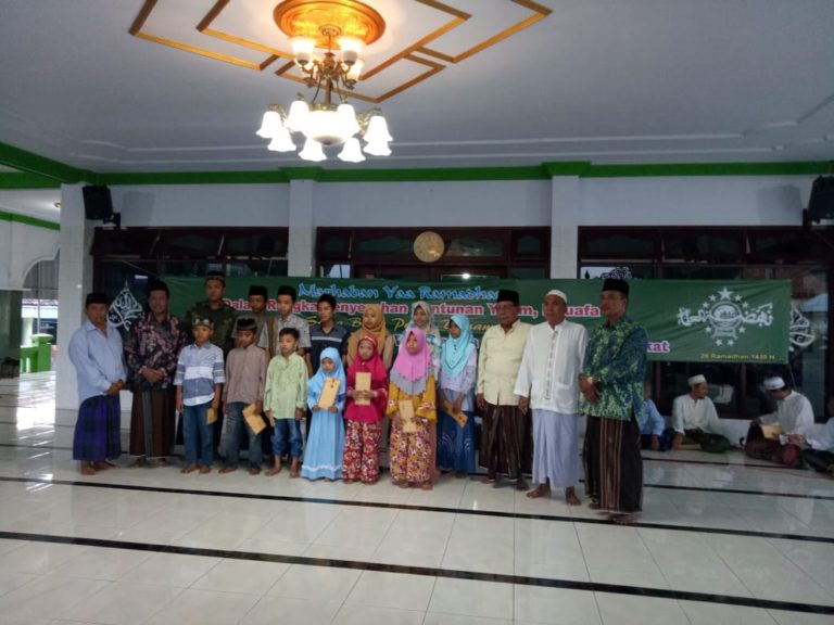 Ramadhan Berbagi, Pengurus Ranting NU dan Tokoh Masyarakat Desa Wonokasian Kec. Wonoayu Berikan Santunan dan Buka Puasa Bersama Anak Yatim Piatu dan Dhuafa