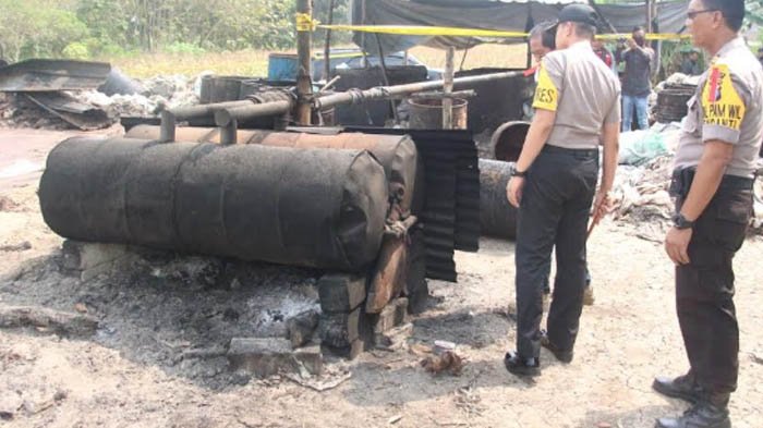 Diduga Tak Berijin, Pengolahan Limbah Minyak di Grebek Polres Gresik