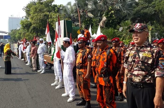 Unjuk Rasa FPI dan PP di Depan Grahadi Tanggapi Tragedi Asrama Papua