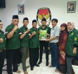 Pekik Takbir, Mengiringi Pendaftaran 50 Bacaleg PBB Surabaya di KPU