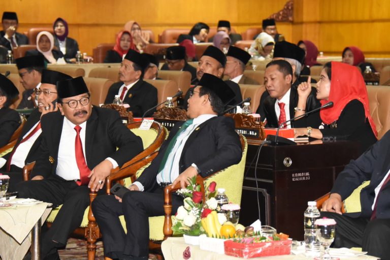 PAKDE KARWO TEKANKAN PENTINGNYA PEMBANGUNAN SUSTAINABLE AND CHANGE