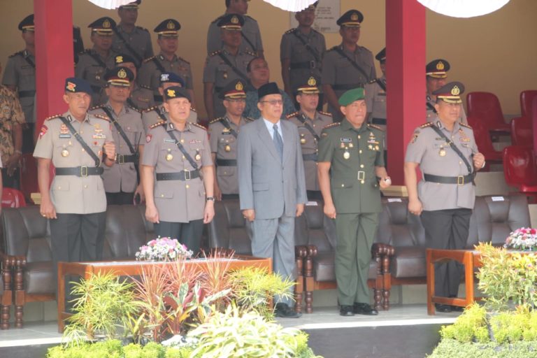 Menjelang Pileg dan Pilpres 2019, Kapolda Jatim Beserta Jajarannya Mengikuti Siraman Rohani