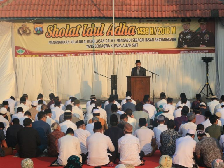 KAPOLRES GRESIK : PERINGATAN HARI RAYA IEDUL ADHA DIJADIKAN MOMENTUM GUNA MENINGKATKAN IMAN DAN TAQWA SERTA KEPEDULIAN SOSIAL ANGGOTA POLRES