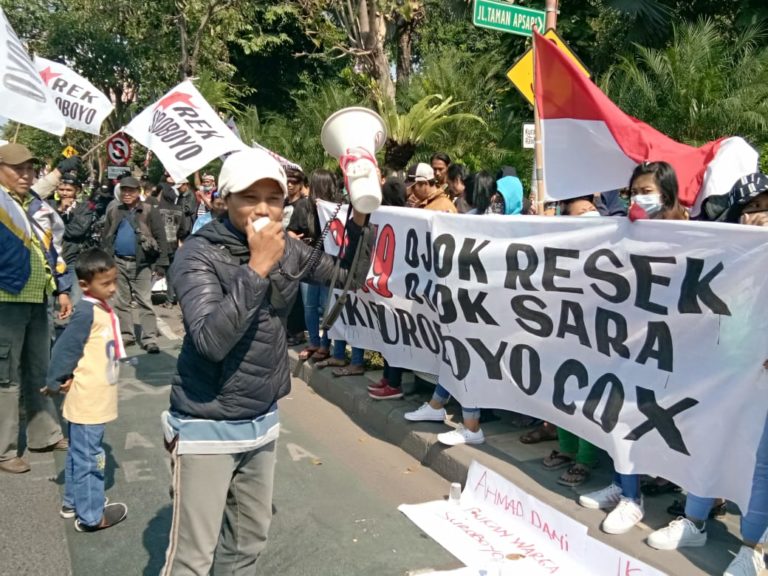 TERKAIT AKAN ADANYA DEKLARASI GANTI PRESIDEN 2019 DI TUGU PAHLAWAN, RATUSAN MASSA  “AS” GELAR DEMO