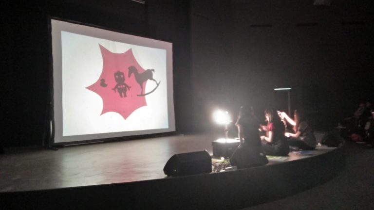 Maknai Bhineka Tunggal Ika Menggunakan Overhead Projector