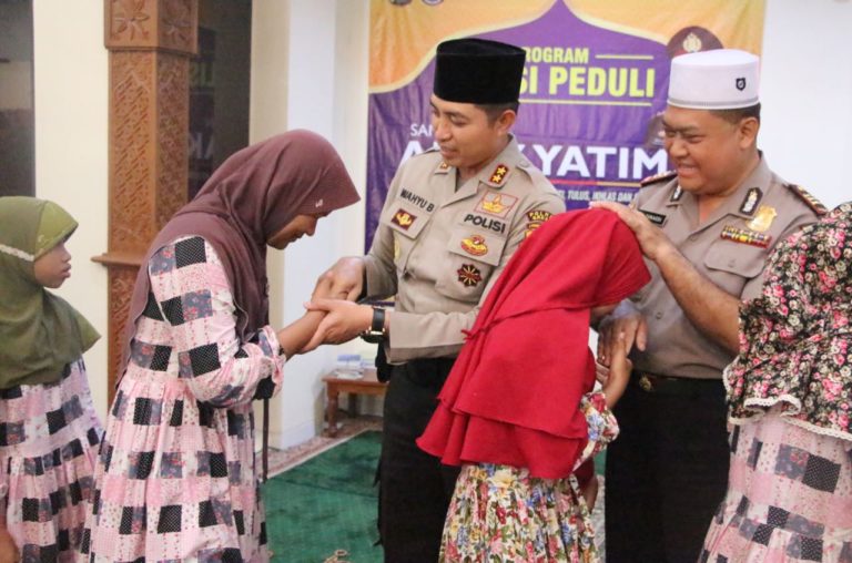 Program “Polisi Peduli”, Polres Gresik Beri Santunan Anak Yatim Piatu
