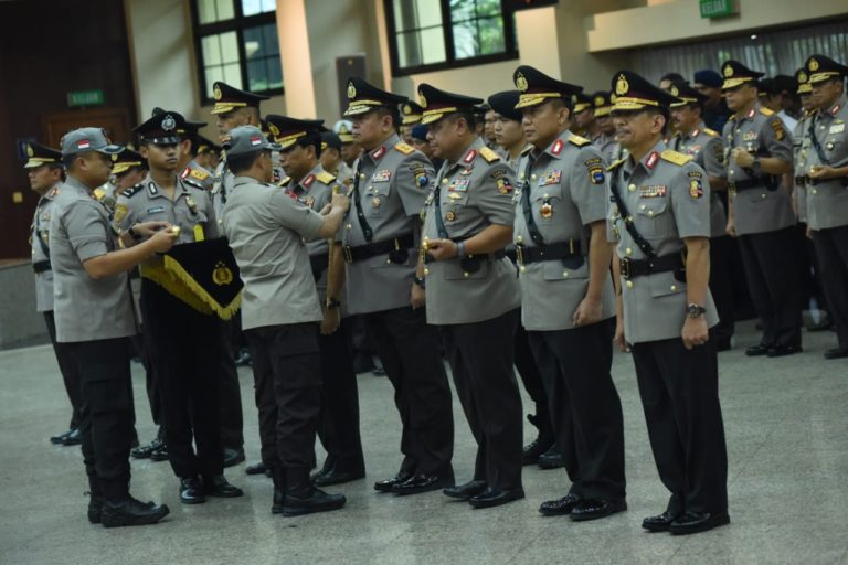 Kapolri Pimpin Upacara Sertijab Kapolda Jatim