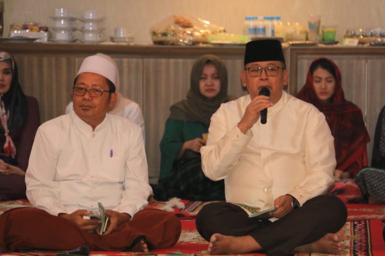 Kapolda Jatim Beserta Keluarga Mengadakan Pengajian di Rumah Dinas