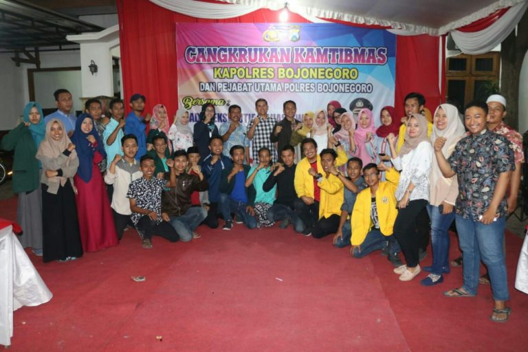 Kapolres Silaturahmi dan Ngopi Bareng Bersama BEM se Bojonegoro di Rumah Dinas