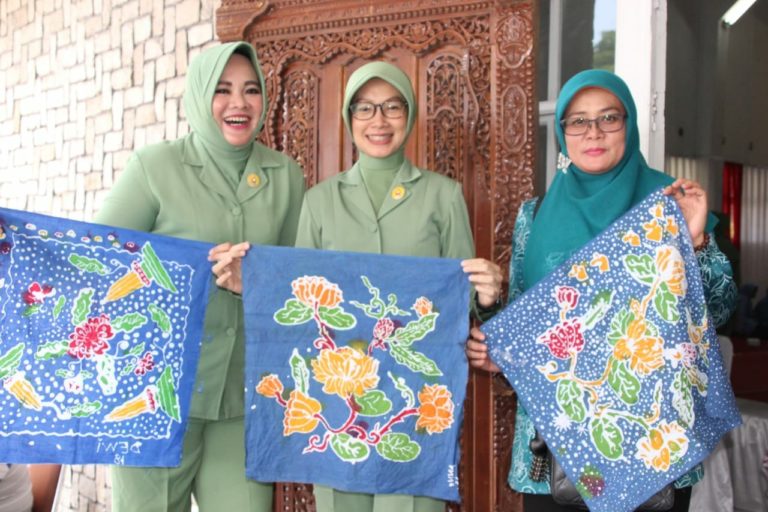Istri Danrem 084 Bhaskara Jaya, Batik Merupakan Warisan dari Leluhur Bangsa