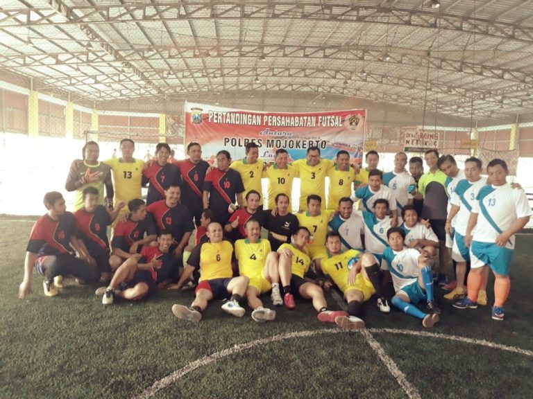 KFJS Menjuarai Futsal Trofeo Persahabatan ” Kapolres Mojokerto Cup Pemilu Damai “