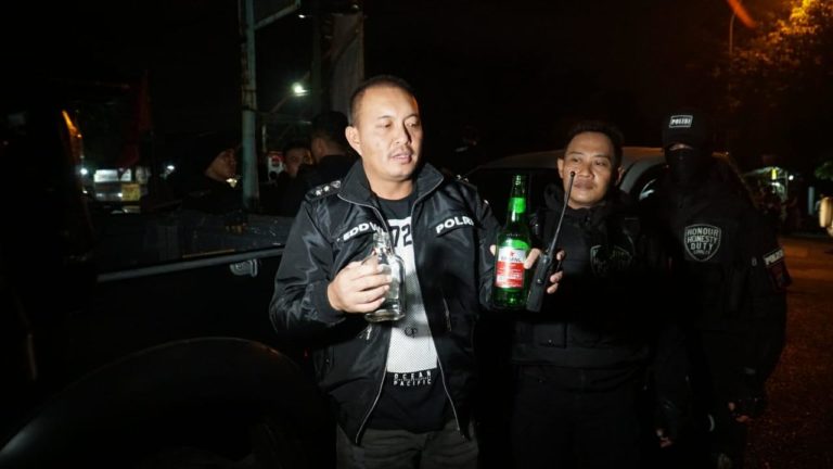 Tim Respatti Polrestabes Surabaya, Amankan Sembilan Pemuda Sedang Pesta Miras