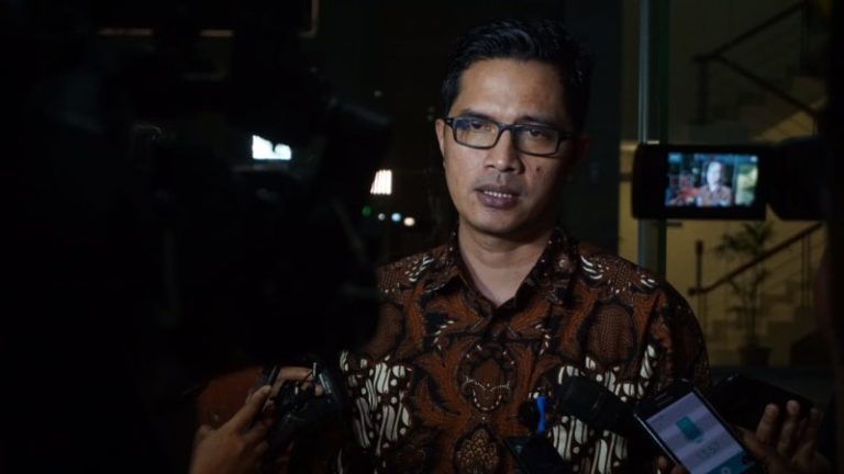 Setelah Diperiksa, Walikota Pasuruan di Bawah KPK ke Jakarta