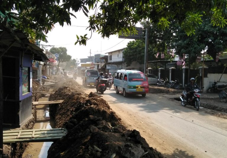 Masyarakat Keluhkan Proyek Galian di Jalan Pangeran Drajat Kota Cirebon