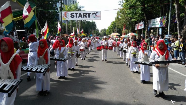 Rangkaian HSN 2018 Dimeriahkan Dengan Pawai Budaya Santri