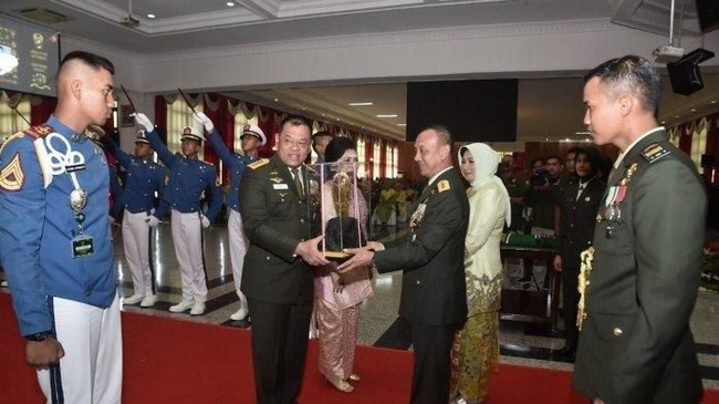 KSAD Pimpin Wisuda dan Purnawirawan Pati