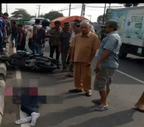 Truk Dinas TNI AD Tabrak seorang Pengendara Roda dua