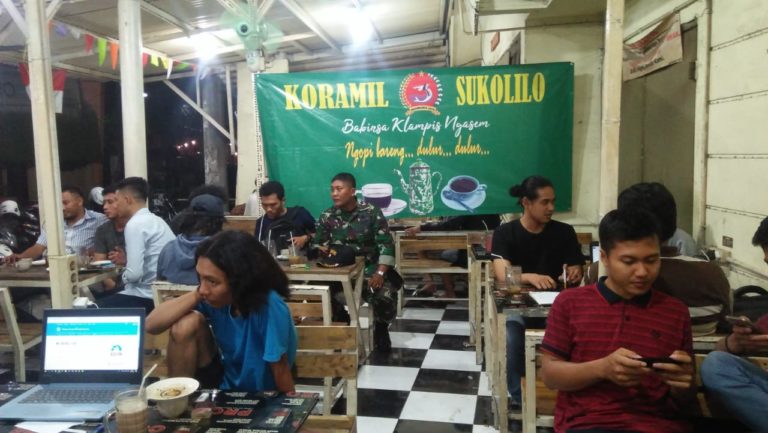 Ngopi Ajang Komunikasi Babinsa Klampis Ngasem