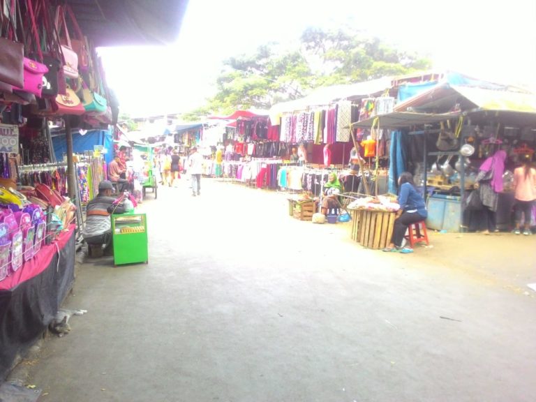Pedagang Kios Muludan Di Kanoman Mengeluh