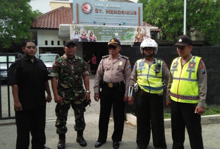 Sinergitas Pengamanan Gereja  TNI dan Polri