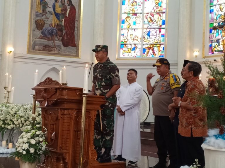 Pangdam V/Brawijaya Bersama Forpimda Jatim Meninjau Persiapan Personil Dalam Pengamanan Natal 2018