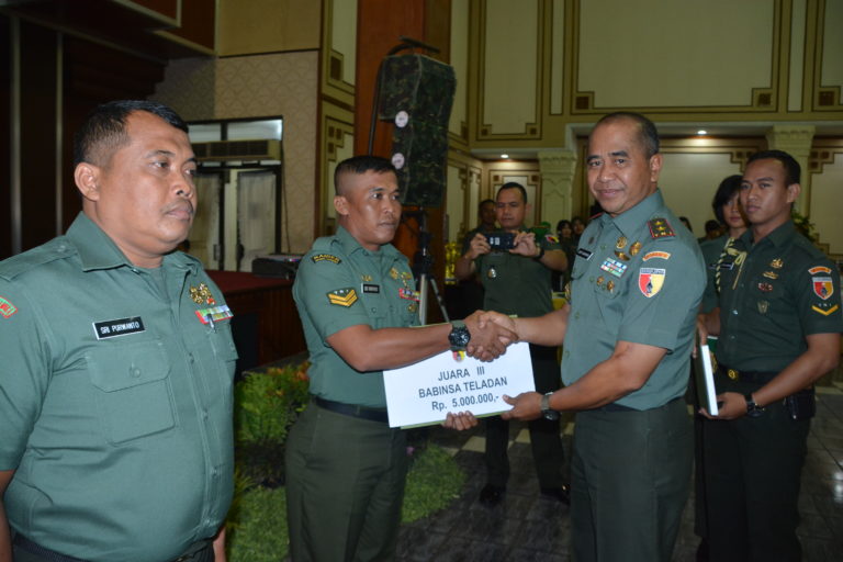 HUT ke-70 Kodam Brawijaya, 3 Babinsa Teladan peroleh Penghargaan dari Pangdam