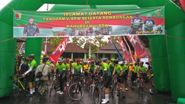 HUT Korps Perhubungan TNI-AD ke 73, Ditandai Dengan Fun Bike Bersama Pangdam V/Brawijaya