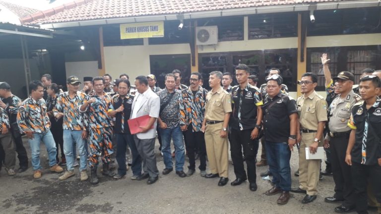 LSM GMBI Distrik Majalengka, Geruduk Kantor Disnaker dan Perindustrian Majalengka