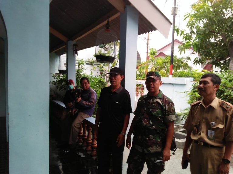 Anggota Koramil Sukolilo Dampingi Ubek-ubek Kos-kosan