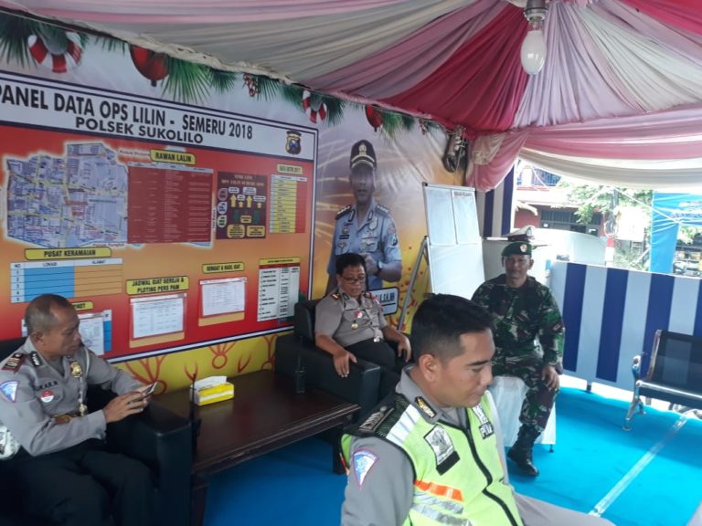 Anggota Koramil Sukolilo Jaga Di Pos Pantau Polsek Mulyorejo