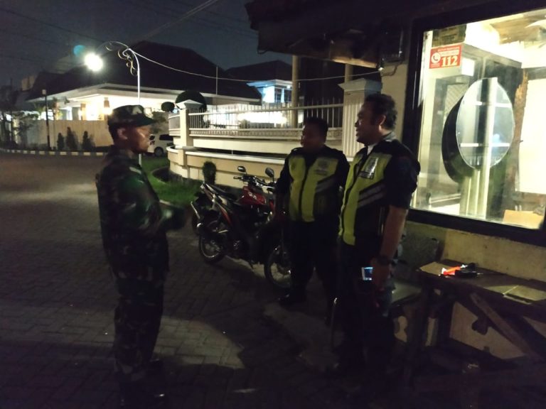 Babinsa Koramil Sukolilo Klayapan hingga Dini Hari