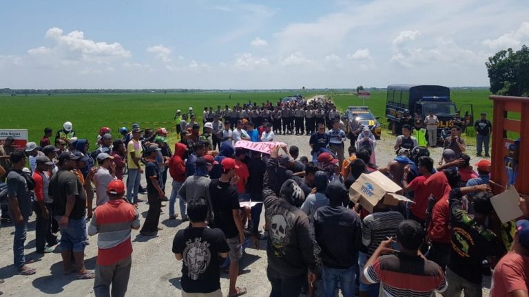 Polres Bojonegoro Beri Pengamanan Unras di Kalitidu dan Gedung DPRD