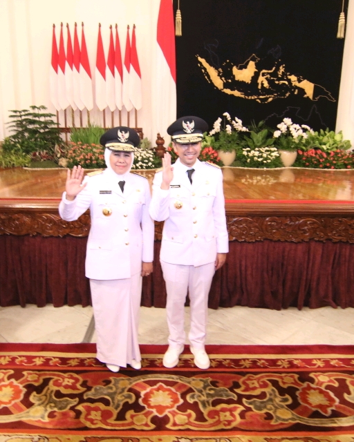 Resmi Dilantik Sebagai Gubernur dan Wagub Jatim Khofifah-Emil Optimalkan Pengentasan Kemiskinan di Jatim
