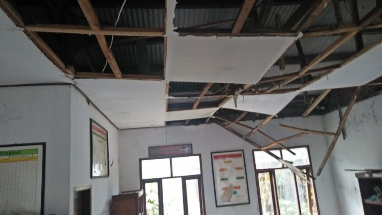 Ruang Perpustakaan SD.2 Karang Suwung Memprihatinkan