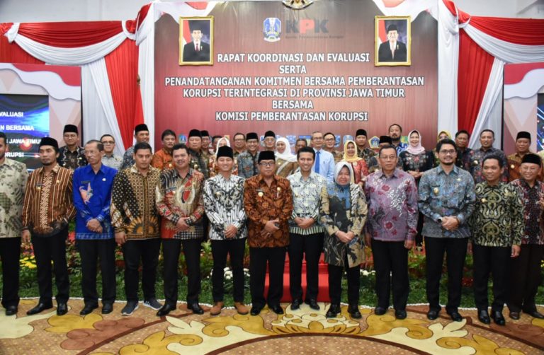 Khofifah Komitmen Berantas Korupsi Terintegrasi di Jatim Bersama KPK