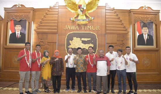 Gubernur Jatim Menerima Secara Resmi Pemain dan Official Timnas AFF U 22 Asal Jawa Timur