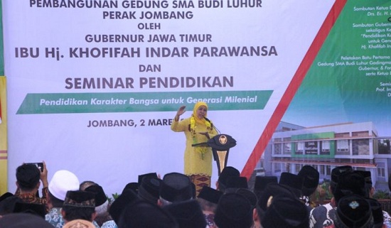 Gubernur Khofifah: Peran Pemerintah, Swasta dan Orang Tua Sangat Diperlukan Sebagai Penyemangat Anak Bisa Sekolah