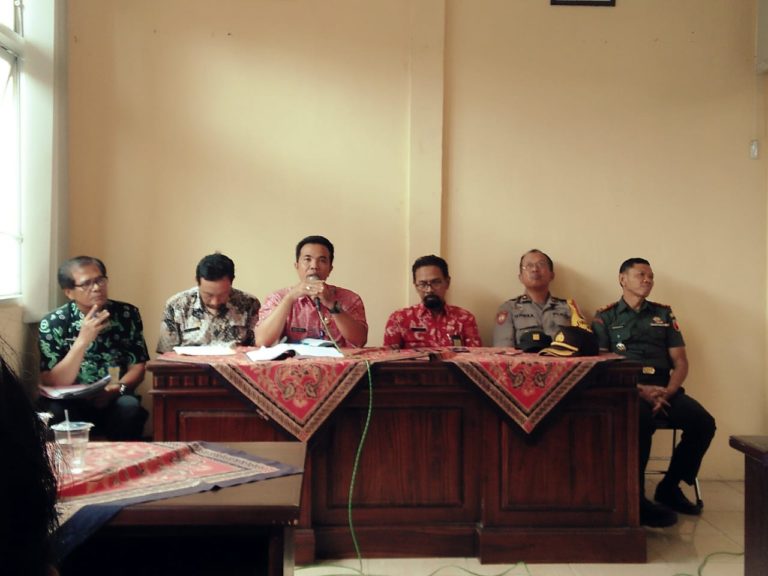 Undangan Pertemuan Ahli Waris Gogol Bersama Muspika, Camat Krian Terkesan Arogan, Larang Jurnalist Untuk Foto!