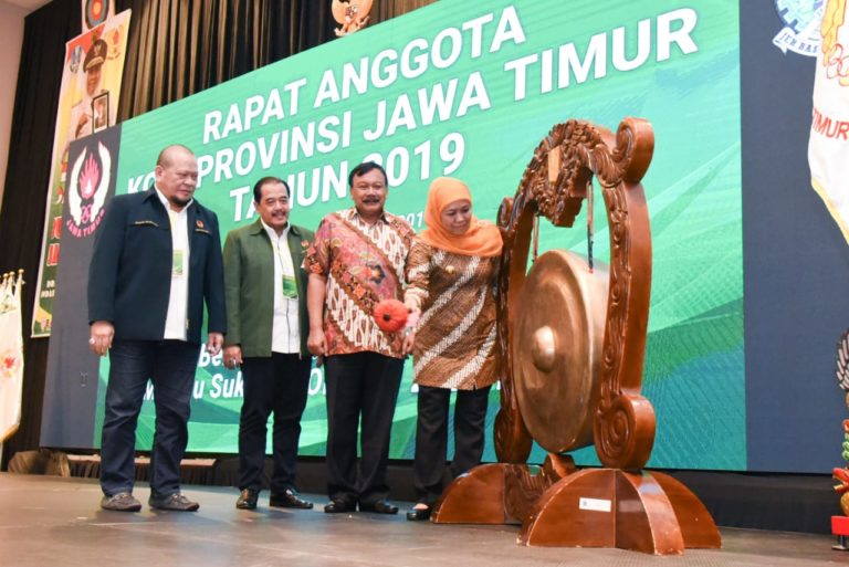 Gubernur Khofifah Berharap Pemberian Bea Siswa Kepada Atlit Berprestasi Bisa Menjadi Motivasi di Olahraga Dan Akademik