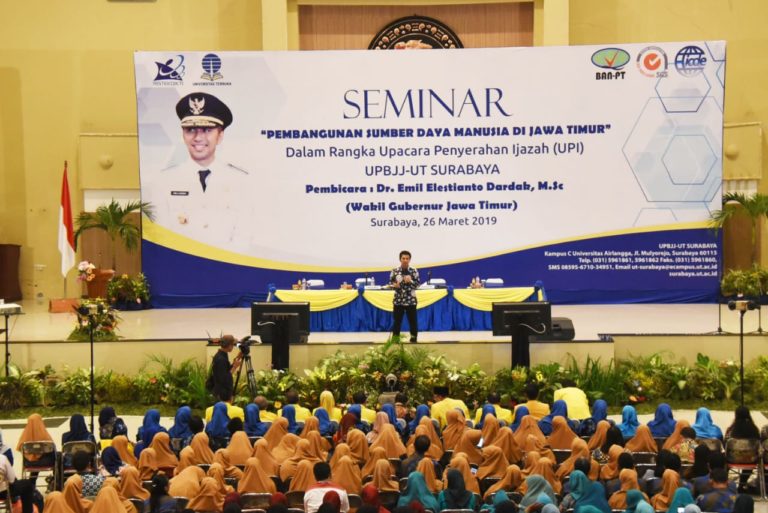 Wagub Jatim : Guru Garda Terdepan Pencetak Generasi Penerus Bangsa